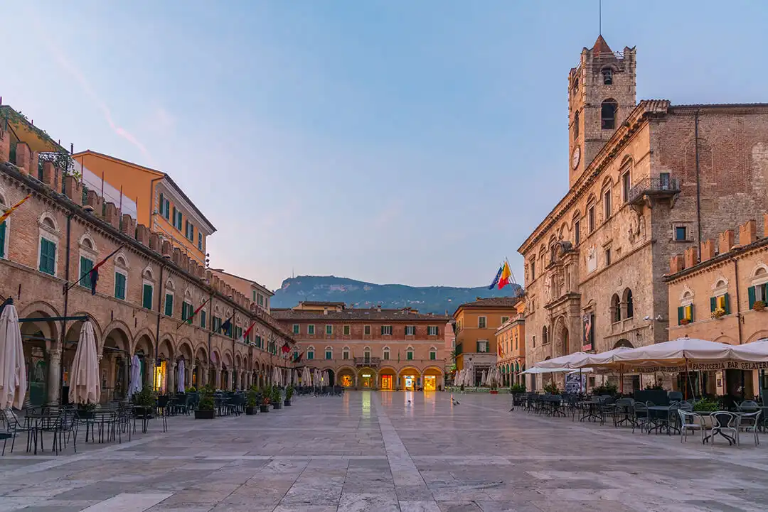 piazza-del-popolo-ascoli-piceno-vista-lato-sud piazza del popolo ascoli piceno